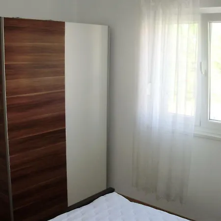 Ruzmarin Apartment *