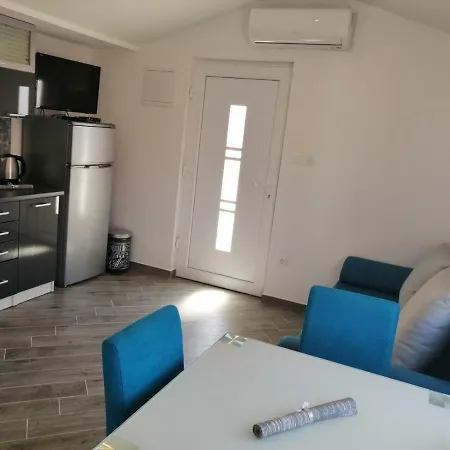 Ruzmarin Apartment *