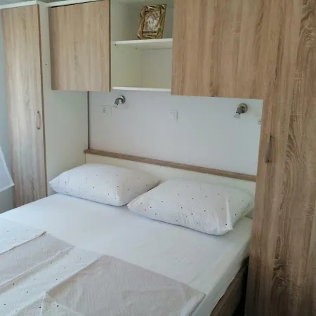 Ruzmarin Apartment Vrsi