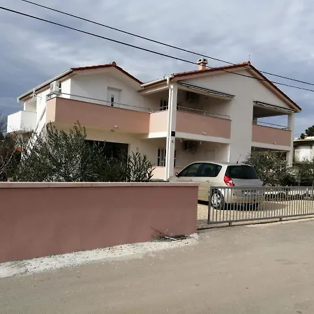 Apartment Ruzmarin *