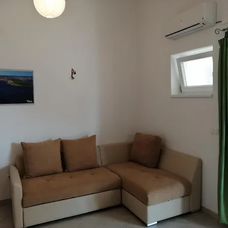 Apartment Ruzmarin Vrsi