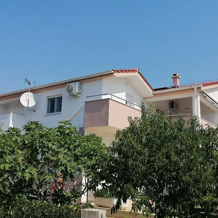 Ruzmarin Apartment Vrsi