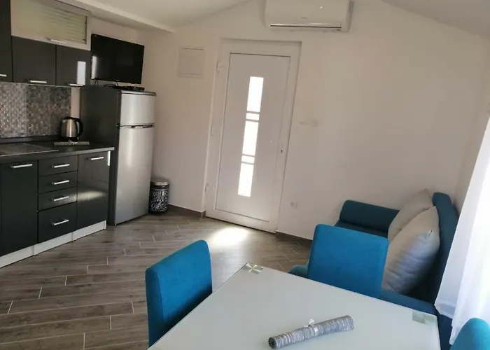 Ruzmarin Apartman *