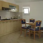 Ruzmarin Apartman Vrsi