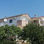 Ruzmarin Apartman Vrsi