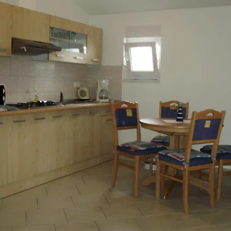 Ruzmarin Apartment Vrsi