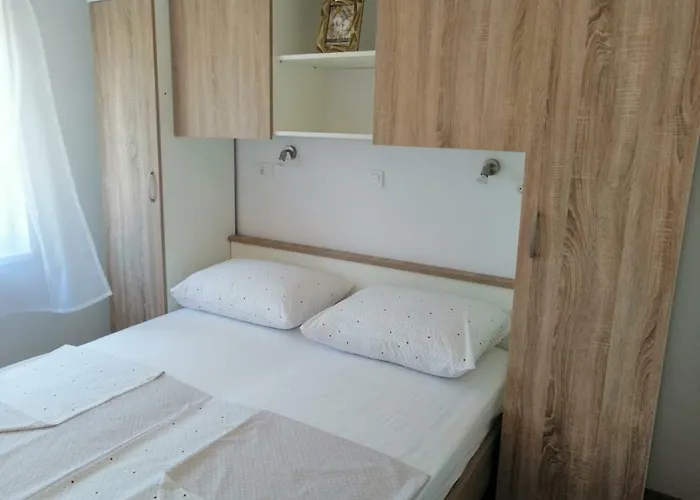 Ruzmarin Apartment Vrsi